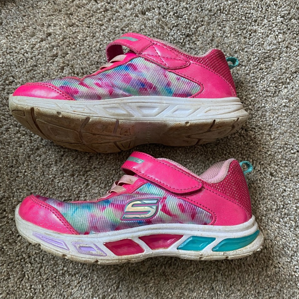 Girls light up Sketchers
